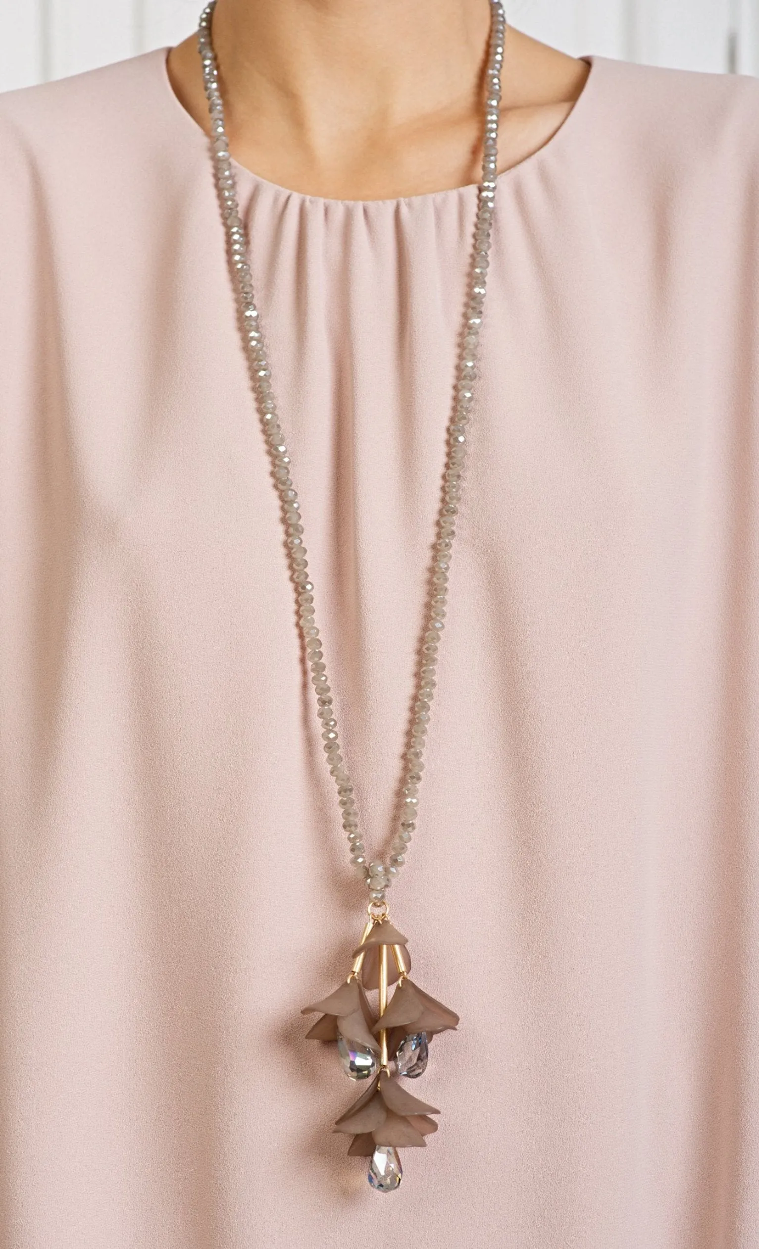 Collar pétalos